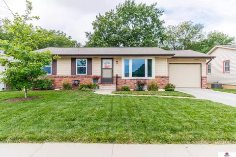 4821 S 52 St, Lincoln, NE 68516