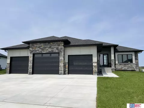 9619 Topher Blvd, Lincoln, NE 68526