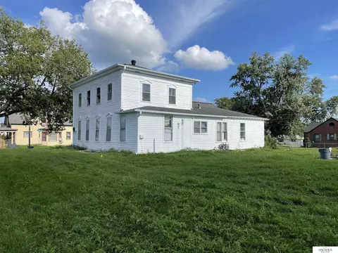 101 S 13th St, Beatrice, NE 68310