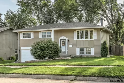 3389 S 130 St, Omaha, NE 68144