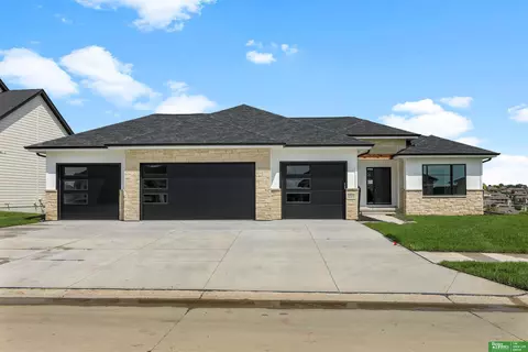 2725 N 181 St, Elkhorn, NE 68022
