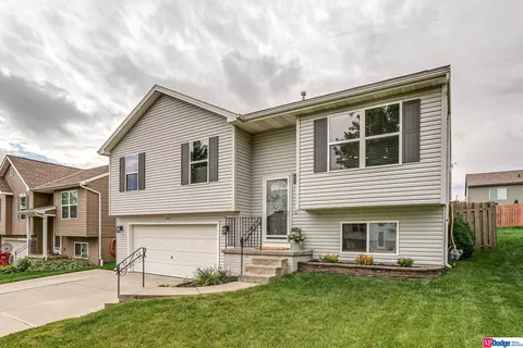 14617 Knudsen St, Bennington, NE 68007