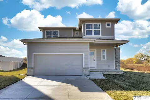 18117 Sage Cir, Omaha, NE 68136
