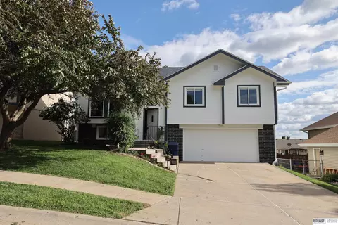 8315 Girard St, Omaha, NE 68122