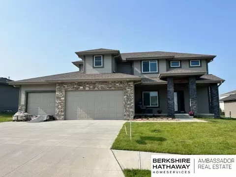 20613 Woodridge Dr, Gretna, NE 68028