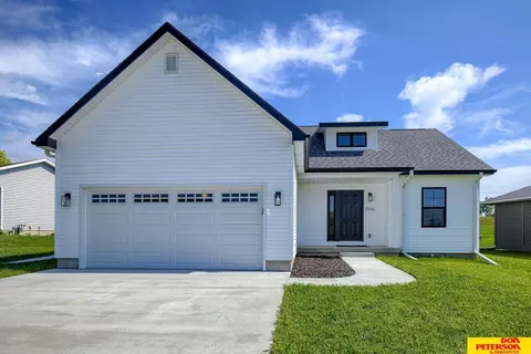 2956 Ravae Ln, Blair, NE 68008
