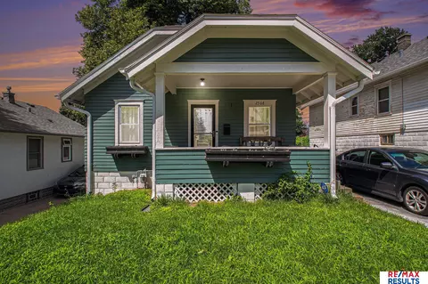 2568 Vane St, Omaha, NE 68112