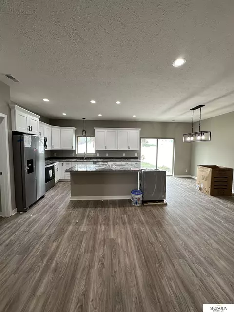 5030 W Hillsboro Dr, Lincoln, NE 68528