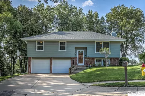 6223 S 72 Ave, Ralston, NE 68127