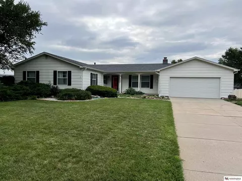 1225 Heritage Dr, Hastings, NE 68901