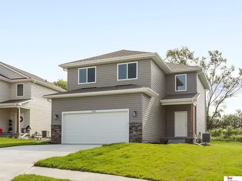 7923 N 93 St, Omaha, NE 68122