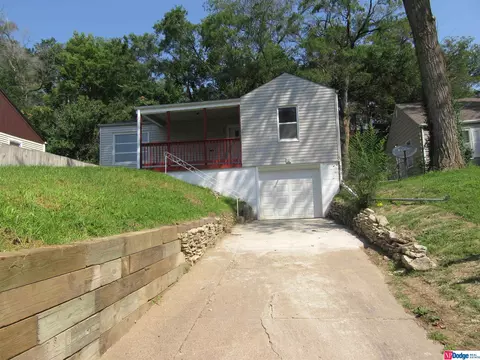 3316 Ernst St, Omaha, NE 68112