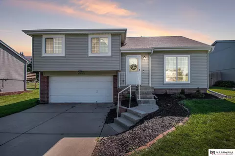 1009 Mesa Cir, Papillion, NE 68046