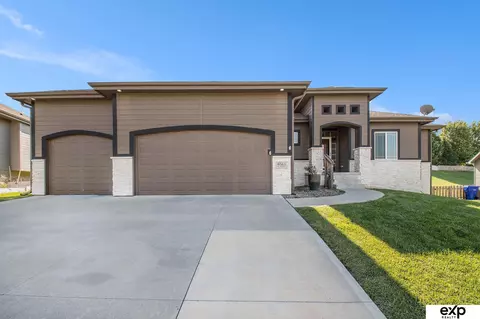 8561 S 101 St, La Vista, NE 68128