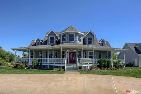 7150 Red Bird Ln, Lincoln, NE 68532