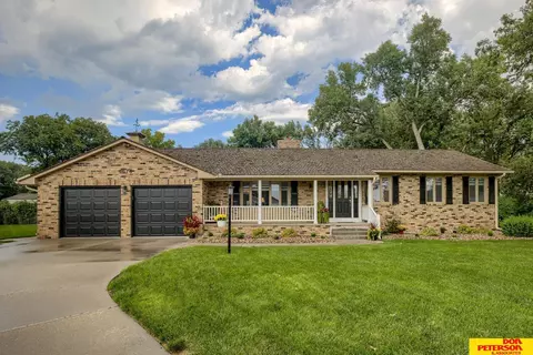 2576 N Fairway Dr, Fremont, NE 68025