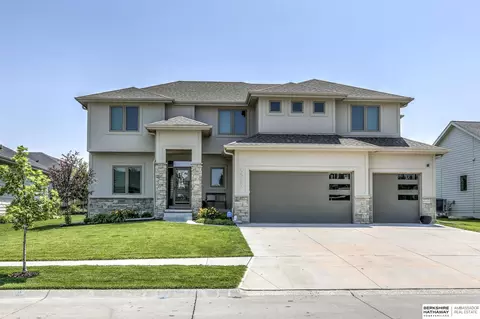 3915 S 208 St, Elkhorn, NE 68022