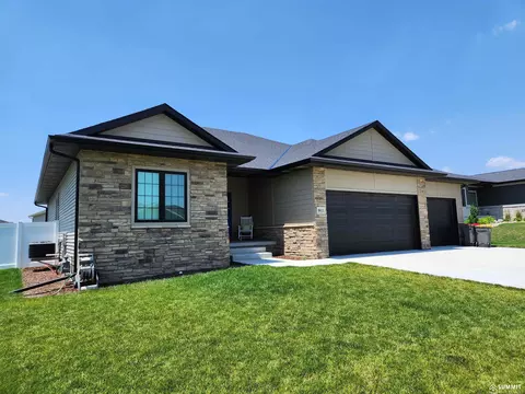 9611 S 34th St, Lincoln, NE 68516