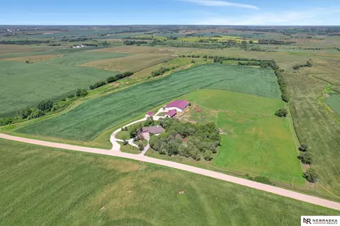 9300 Little Salt Rd, Waverly, NE 68462