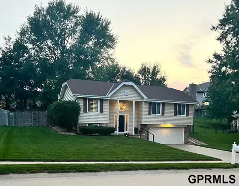 12134 Parker Cir, Omaha, NE 68154