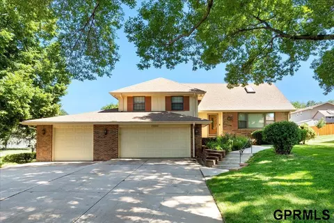 13055 Sky Park Dr, Omaha, NE 68137