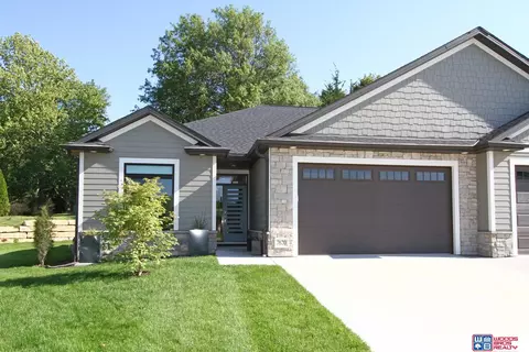7620 Silver Cir, Lincoln, NE 68506