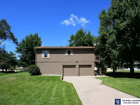 4000 Lakeview Dr, Cedar Creek, NE 68016
