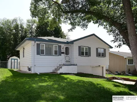 7533 S 76th St, La Vista, NE 68128