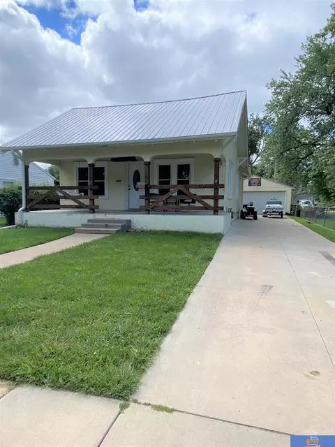 1609 Elk St, Beatrice, NE 68310 photo 2