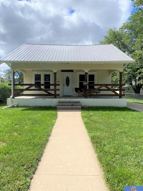 1609 Elk St, Beatrice, NE 68310