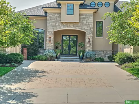1610 S 129th St, Omaha, NE 68144