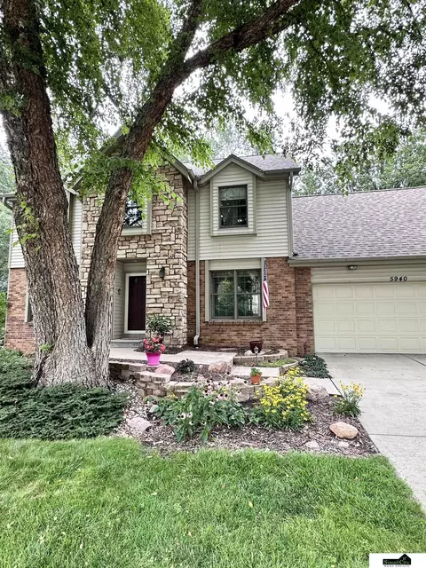 5940 Dobsons Ct, Lincoln, NE 68516