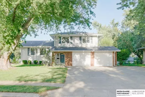 1125 Lafayette Dr, Papillion, NE 68046