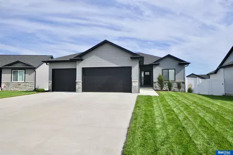 6556 Las Verdes Ln, Lincoln, NE 68523