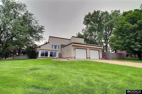 1032 Skyline Dr, Fremont, NE 68025