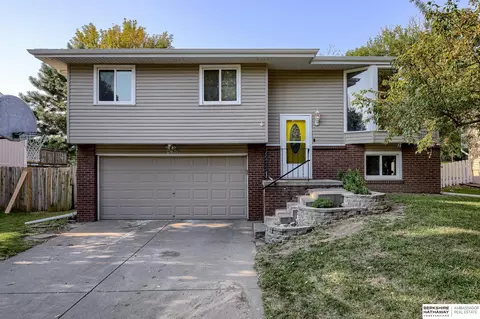 1805 Independence Cir, Lincoln, NE 68521