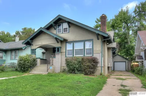 2878 Newport Ave, Omaha, NE 68112