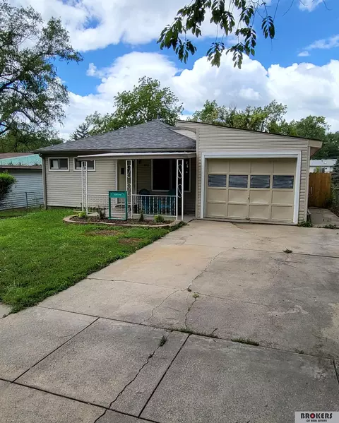 2011 N 64th St, Lincoln, NE 68505