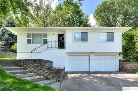 11722 Golden Blvd, Bellevue, NE 68123
