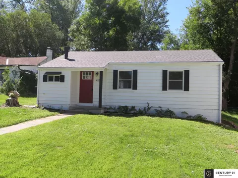 6227 Pierce St, Omaha, NE 68106