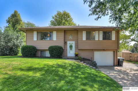 21203 Welsh Rd, Omaha, NE 68022