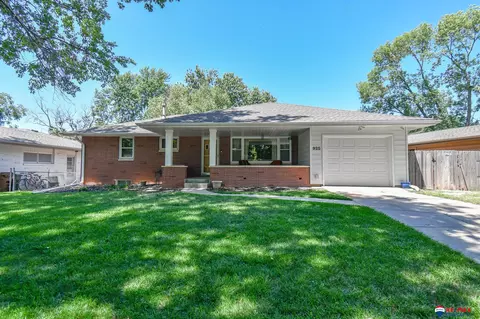 925 Colony Ln, Lincoln, NE 68505