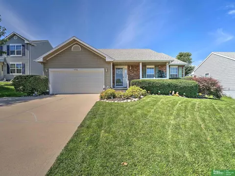 11724 S 28 St, Bellevue, NE 68123