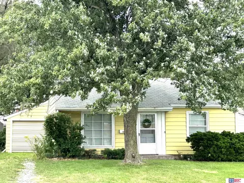 325 S 48th St, Lincoln, NE 68510