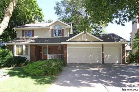 4736 Happy Hollow Ln, Lincoln, NE 68516
