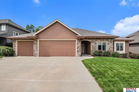 7126 S 194th St, Gretna, NE 68028