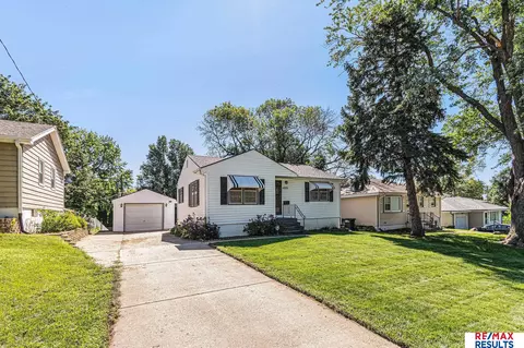4923 S 50th Ter, Omaha, NE 68117