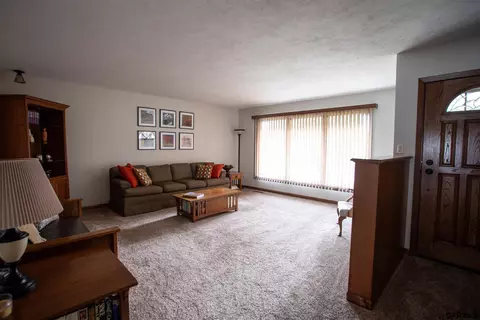 910 E J St, Ogallala, NE 69153 photo 2