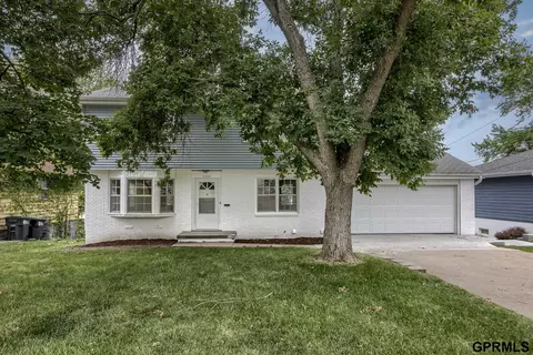 2402 S 46 Ave, Omaha, NE 68106