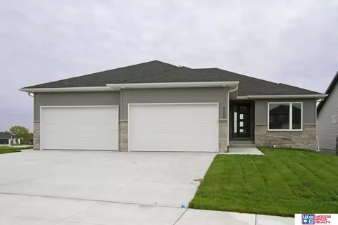 920 N 107th St, Lincoln, NE 68527